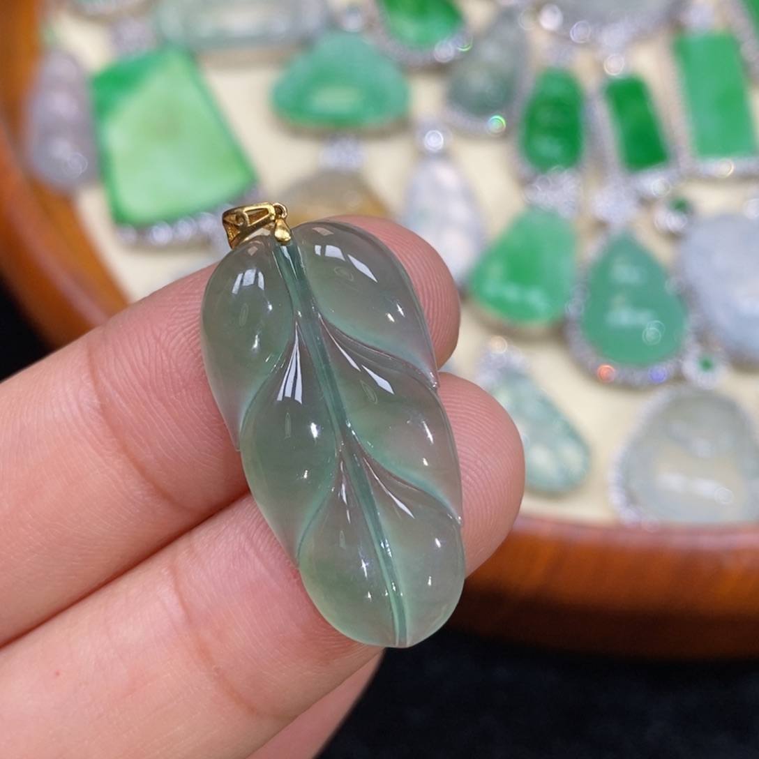 翡翠吊坠(赠链)18K金镶嵌