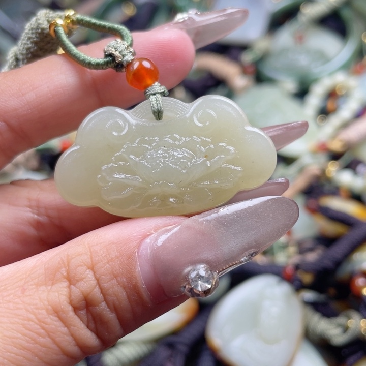 和田玉颈饰未镶嵌