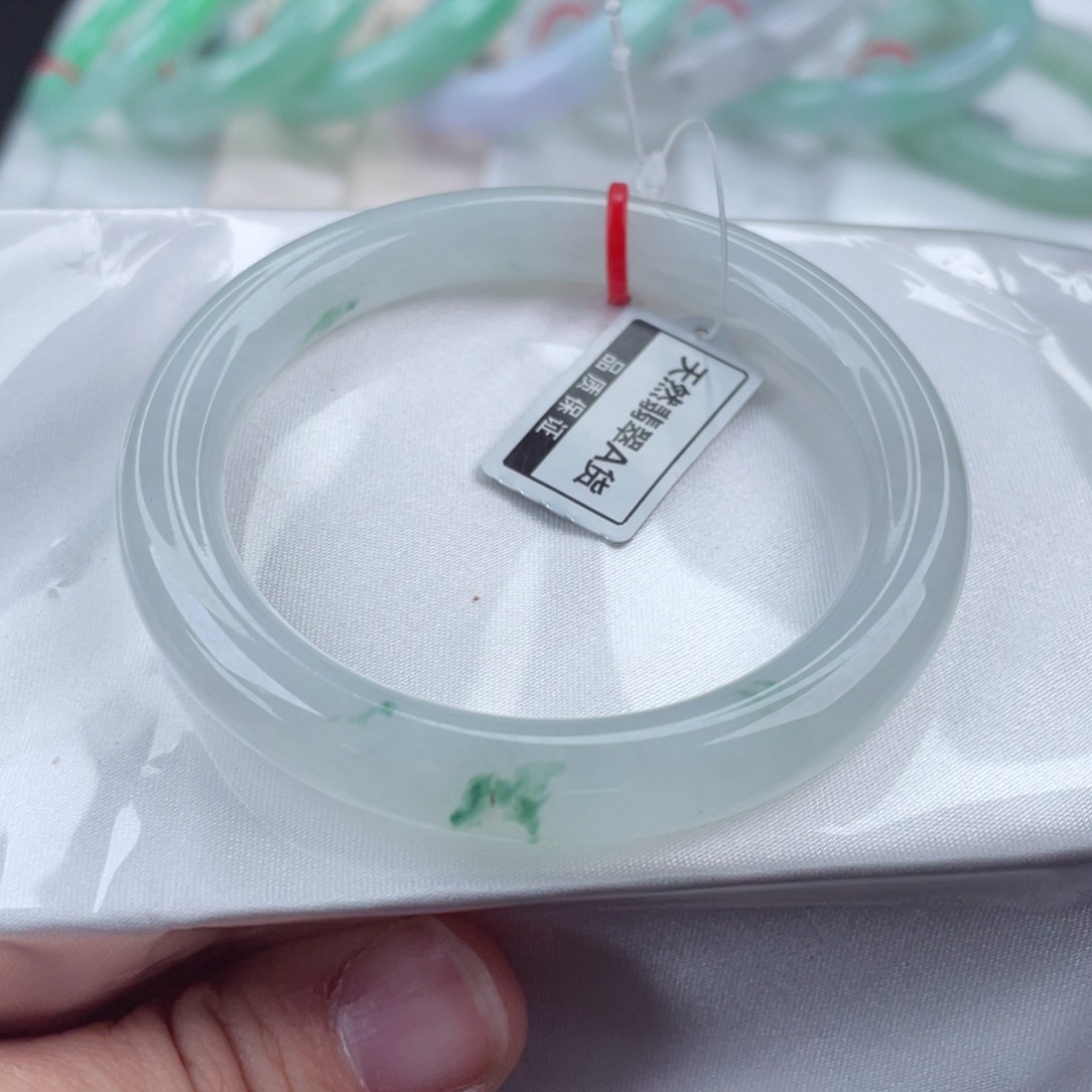 翡翠手镯未镶嵌53圈口