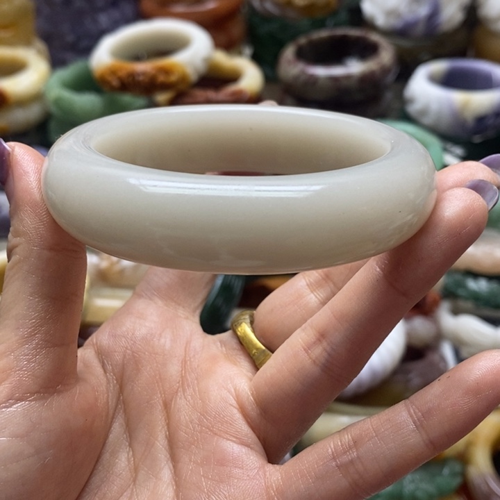 石英质玉未镶嵌手镯