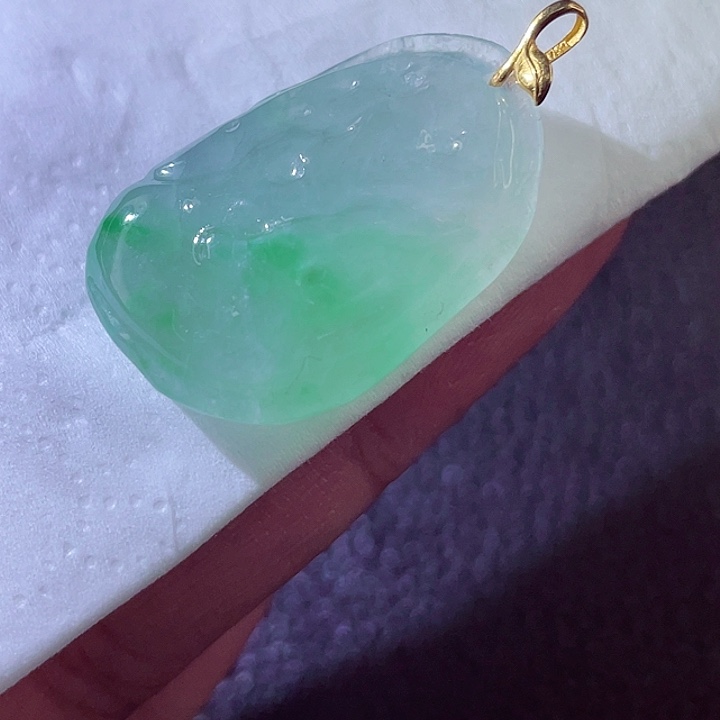 翡翠18K金镶嵌颈饰翡翠