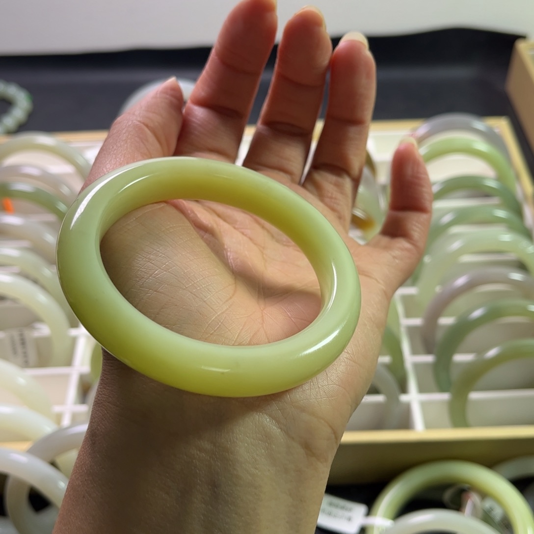 和田玉手镯56.8圈未镶嵌哇*