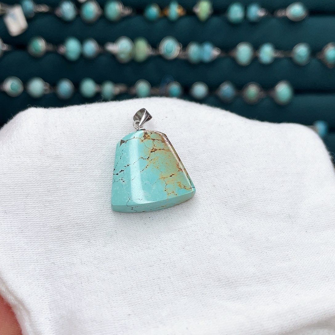 绿松石绿松石未镶嵌