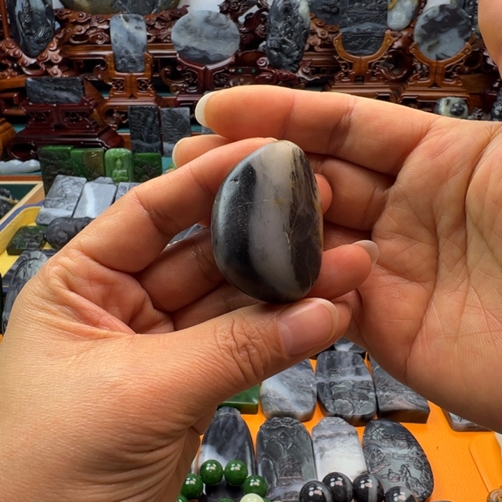 和田玉颈饰未镶嵌倚***雨