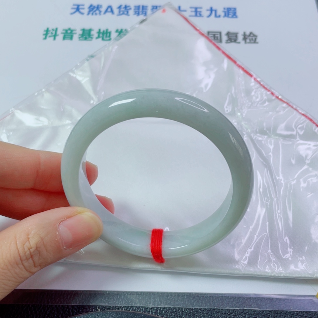 冉***贝未镶嵌手镯翡翠天然