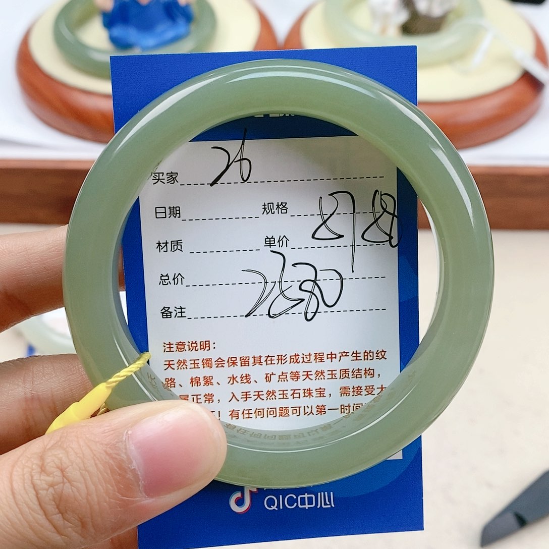 和田玉手镯未镶嵌