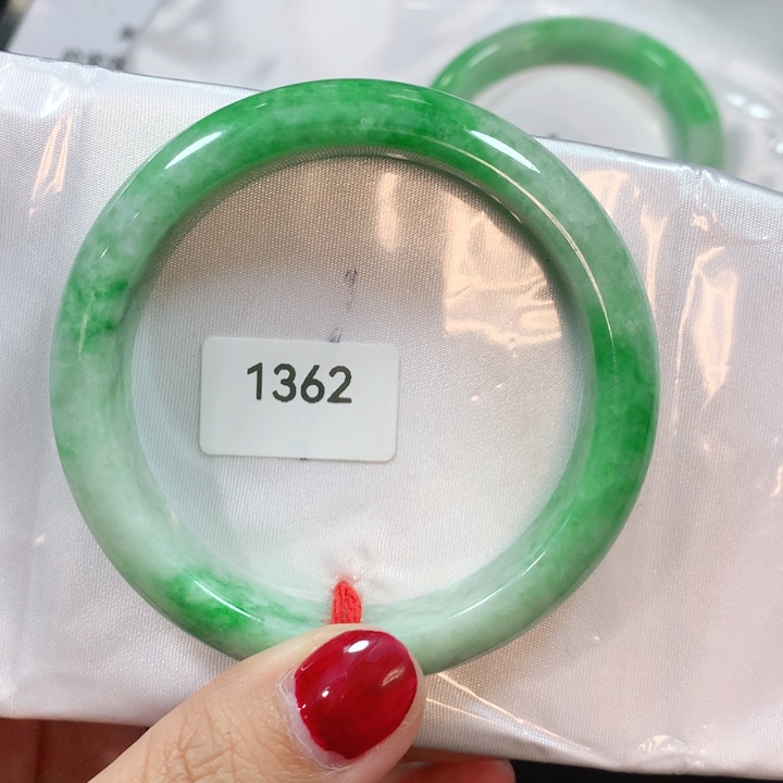 翡翠手镯未镶嵌天然翡翠手镯02