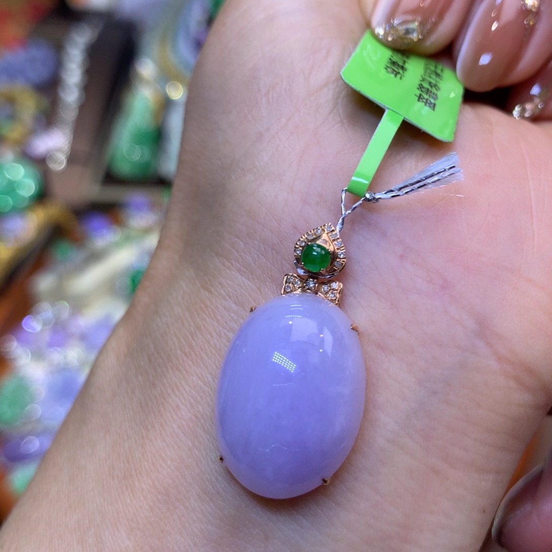 翡翠18K金镶嵌颈饰