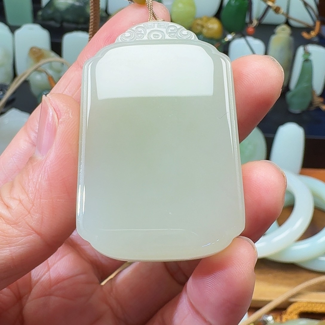 和田玉颈饰未镶嵌人*山