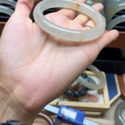 C***o石英质玉手镯未镶嵌