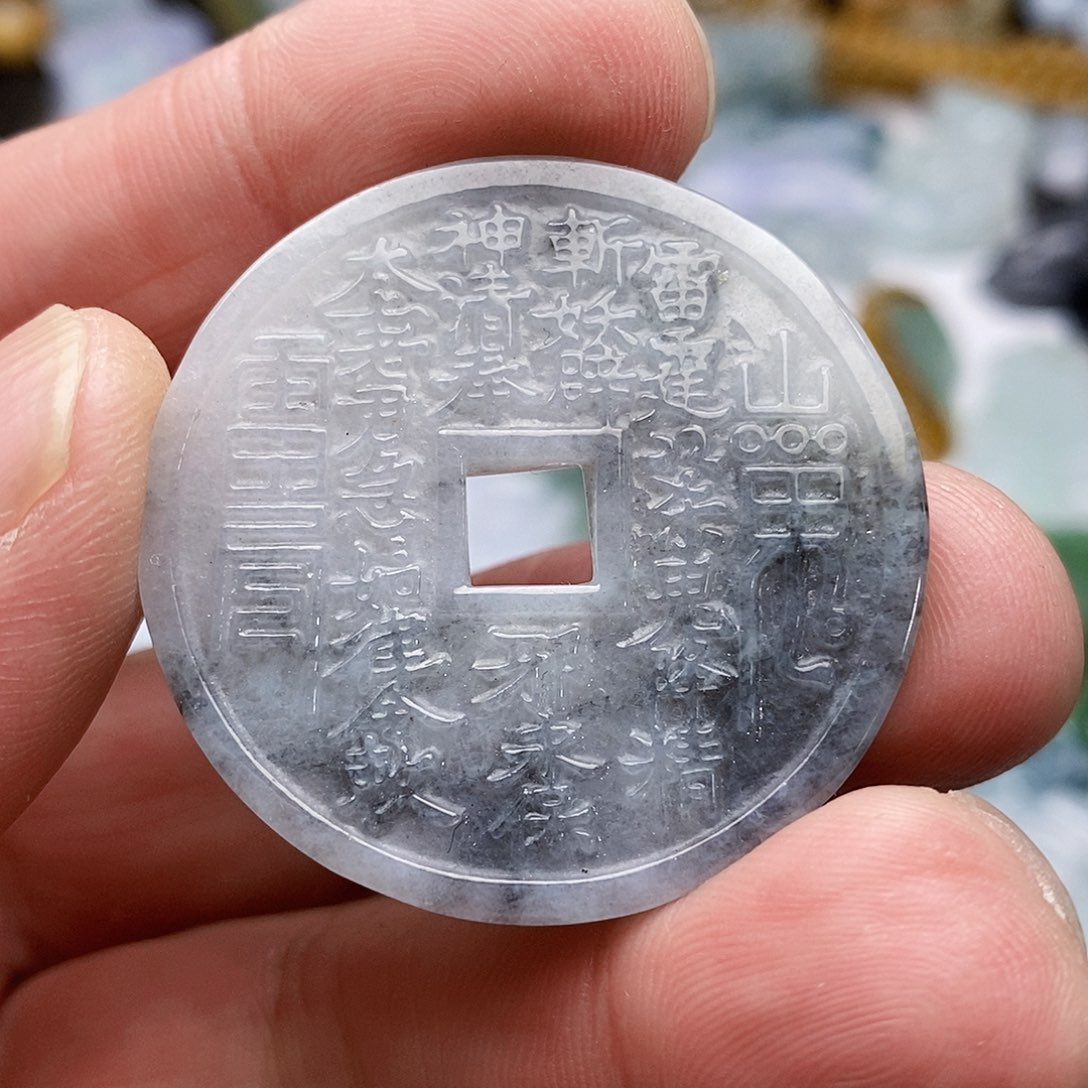 翡翠颈饰未镶嵌山鬼钱