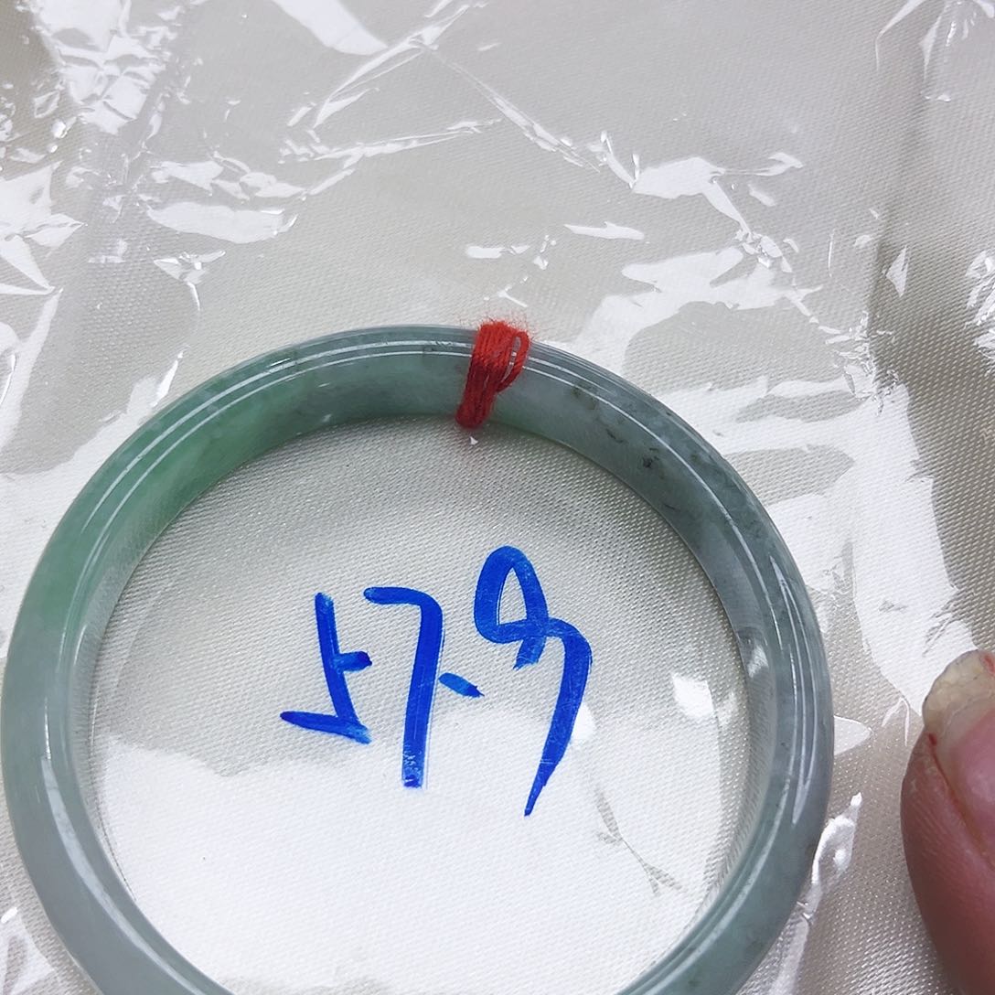 翡翠手镯未镶嵌多样性