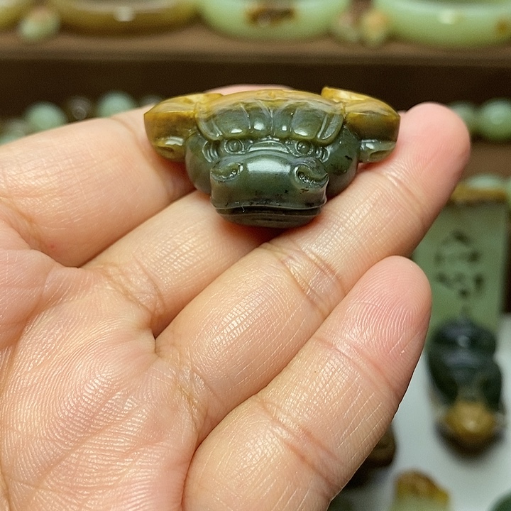 岫岩河磨玉（透闪石质玉）未镶嵌颈饰