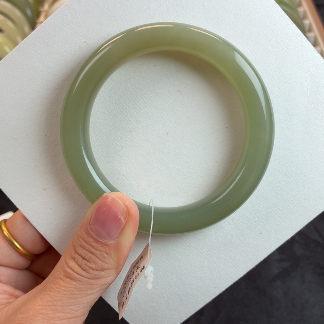 和田玉未镶嵌手镯绿晴微瑕大漏4