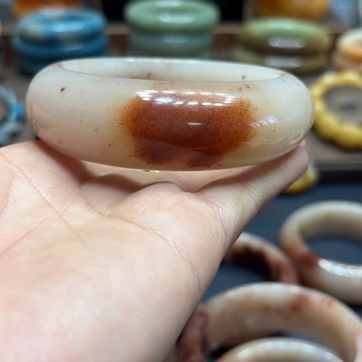 凡***尘石英岩玉合金颈饰