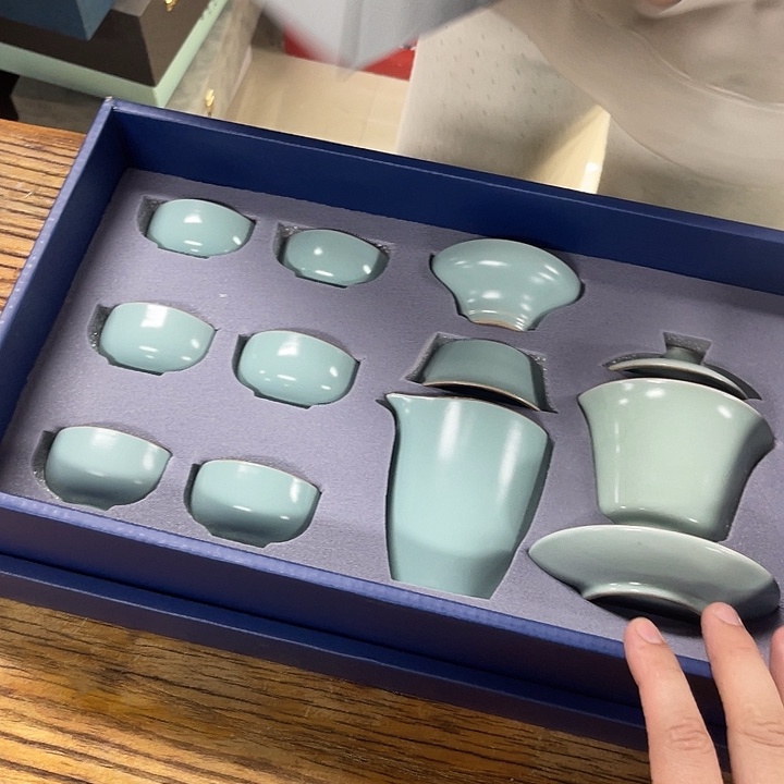 孤品茶具套装等。        