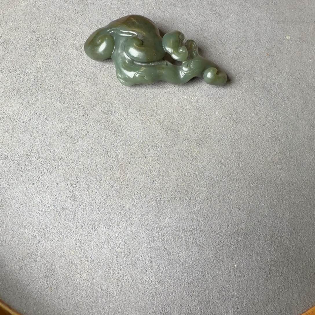 小***雨和田玉未镶嵌颈饰