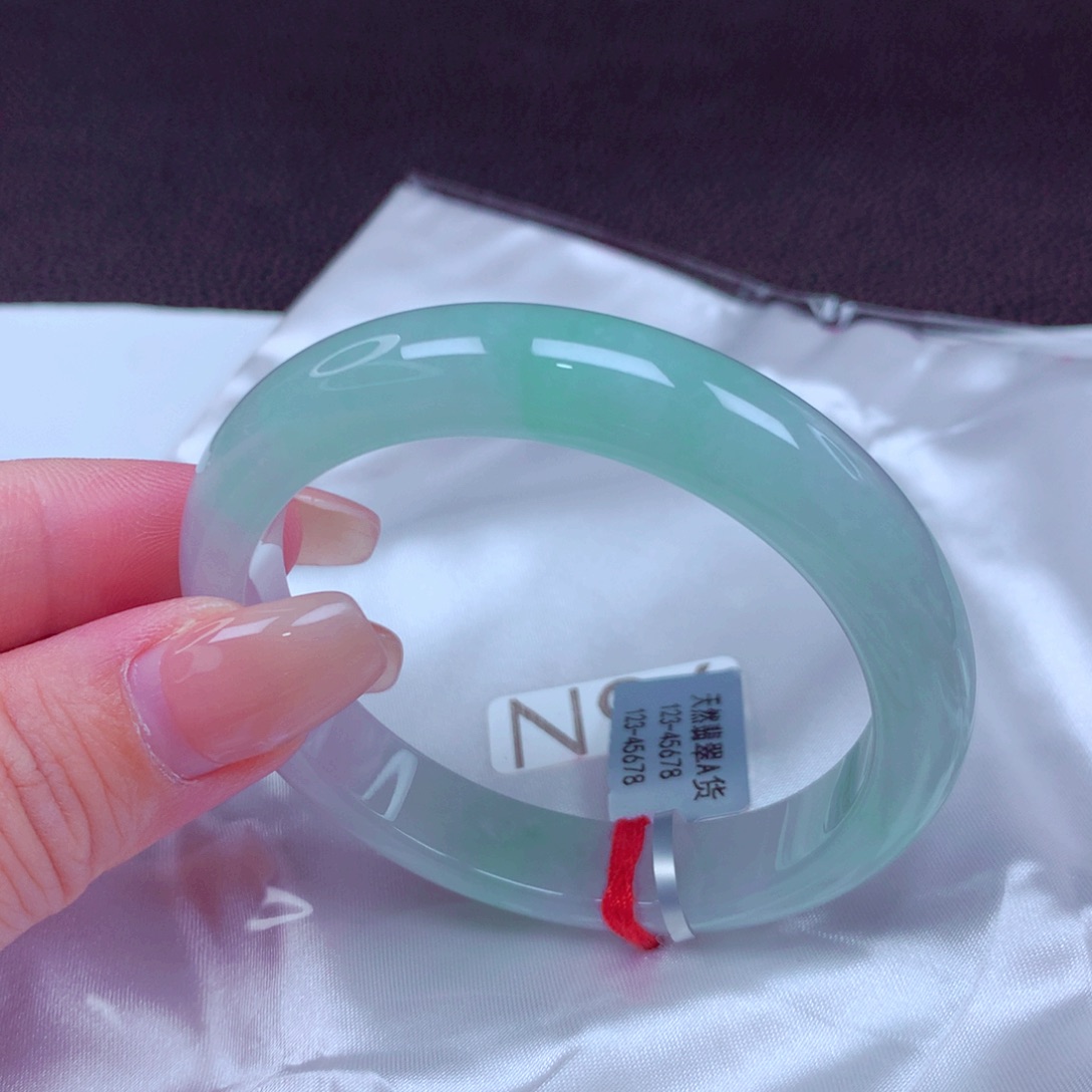 翡翠手镯未镶嵌手镯