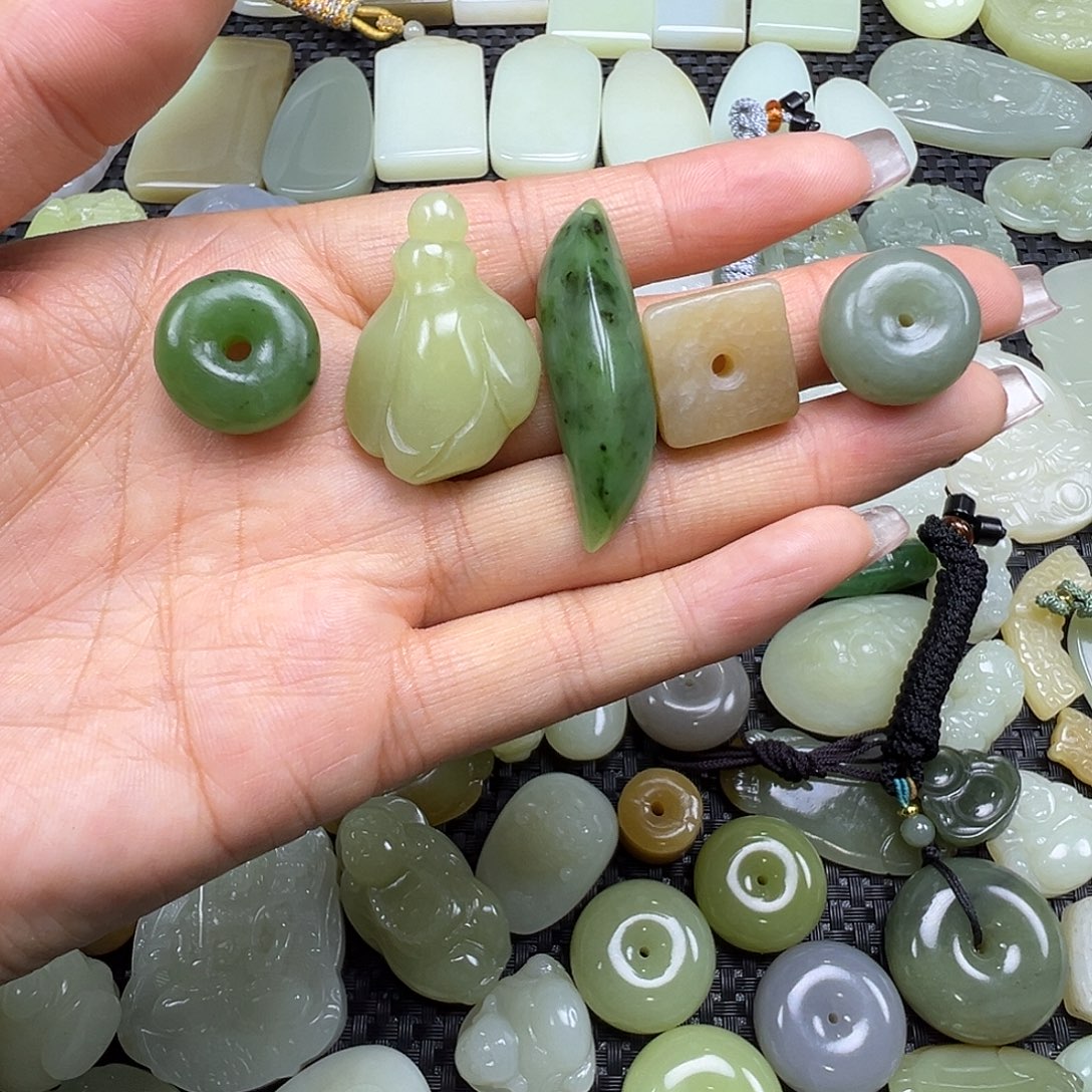 和田玉未镶嵌颈饰买断价，不退不换