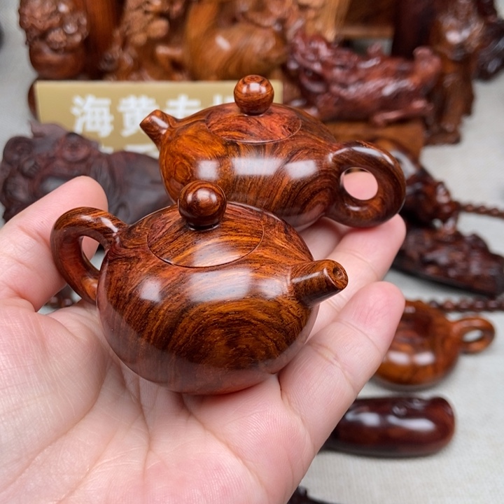 熊***二黄花梨/降香黄檀把件