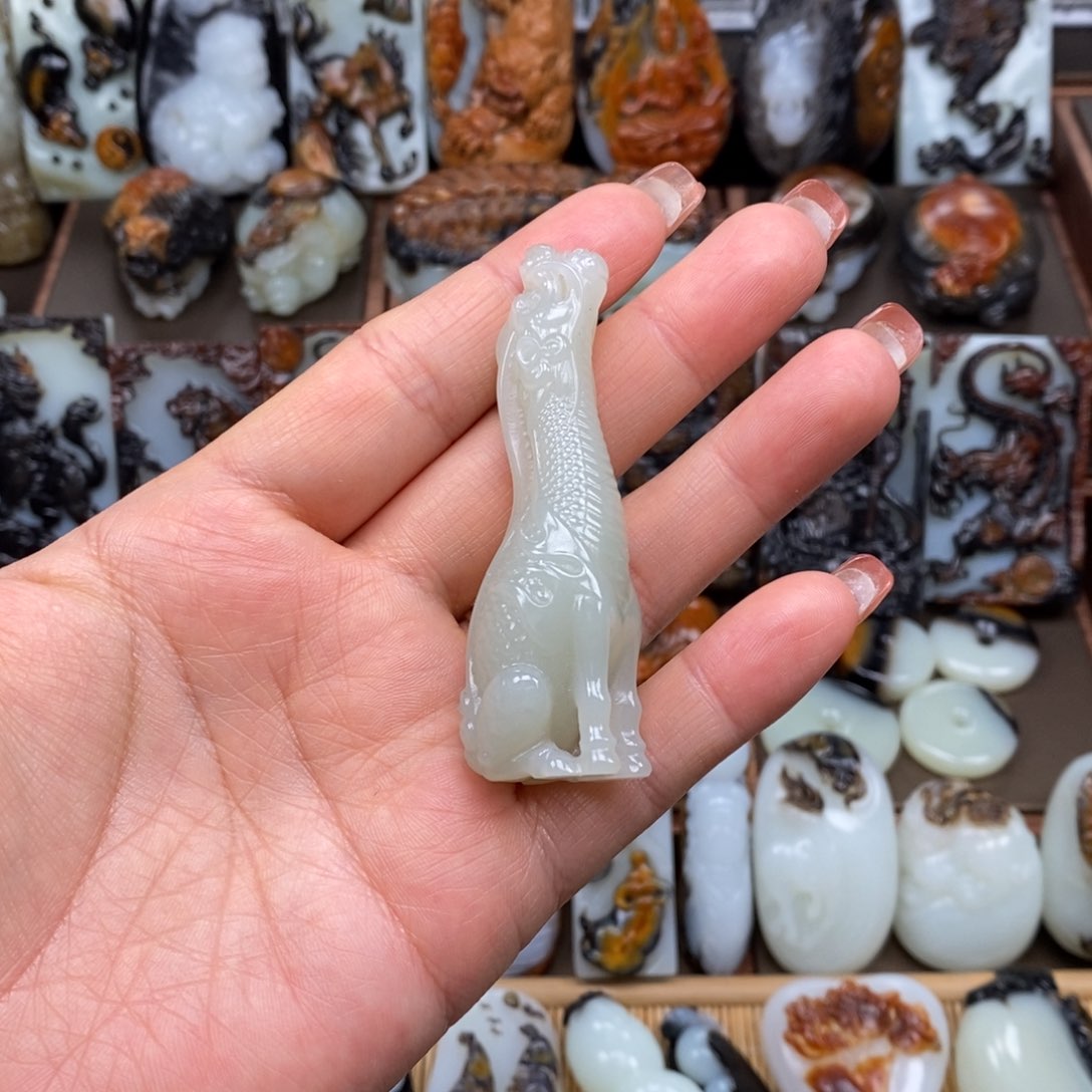 颈饰未镶嵌和田玉