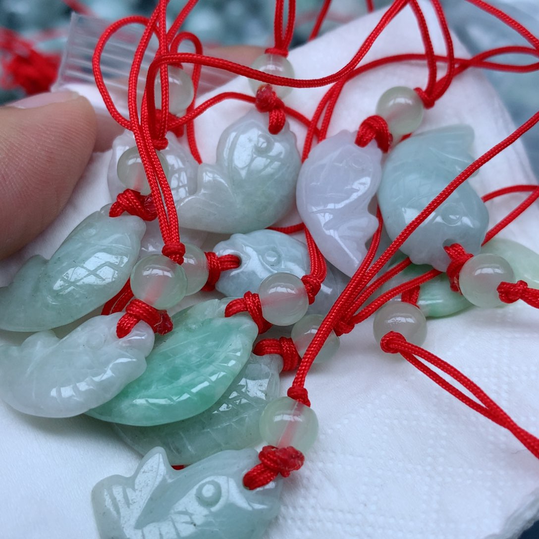 颈饰足铂镶嵌翡翠翡翠