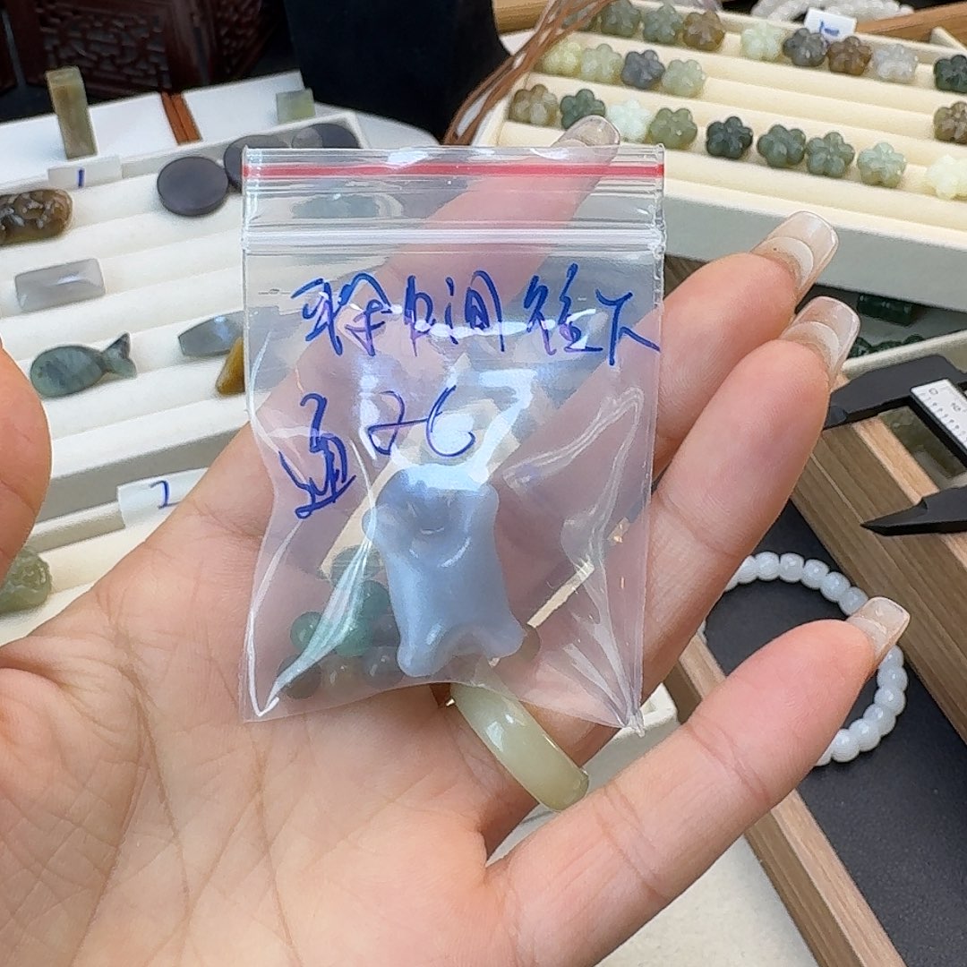 L***梨和田玉未镶嵌珠宝半成品