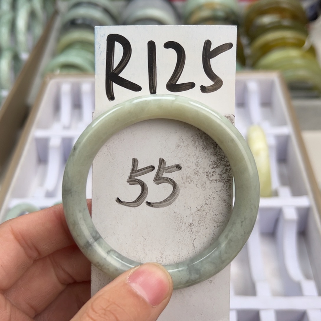 岫玉手镯未镶嵌天然岫玉微瑕可以正常佩戴