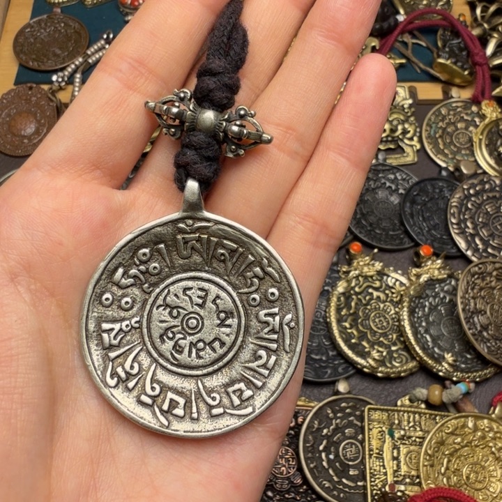 藏传文玩九宫如图