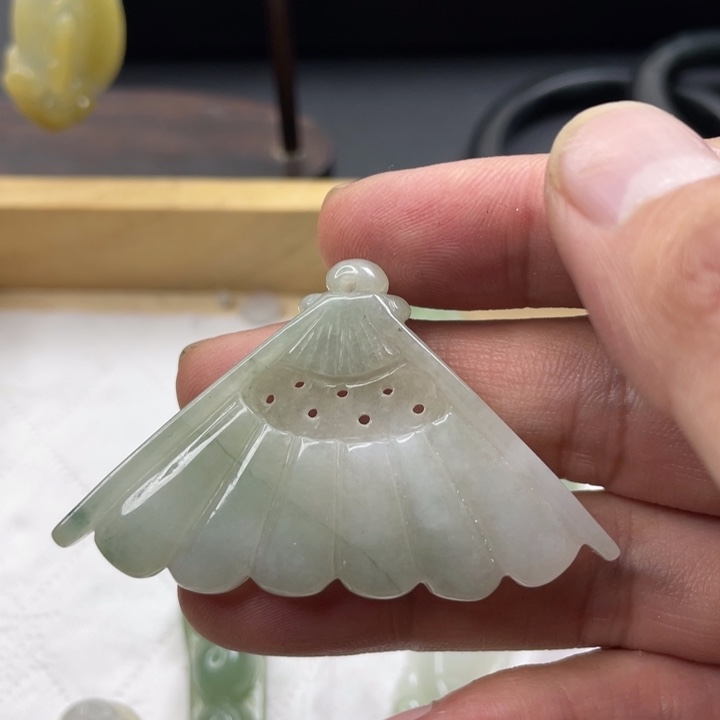 翡翠未镶嵌颈饰66