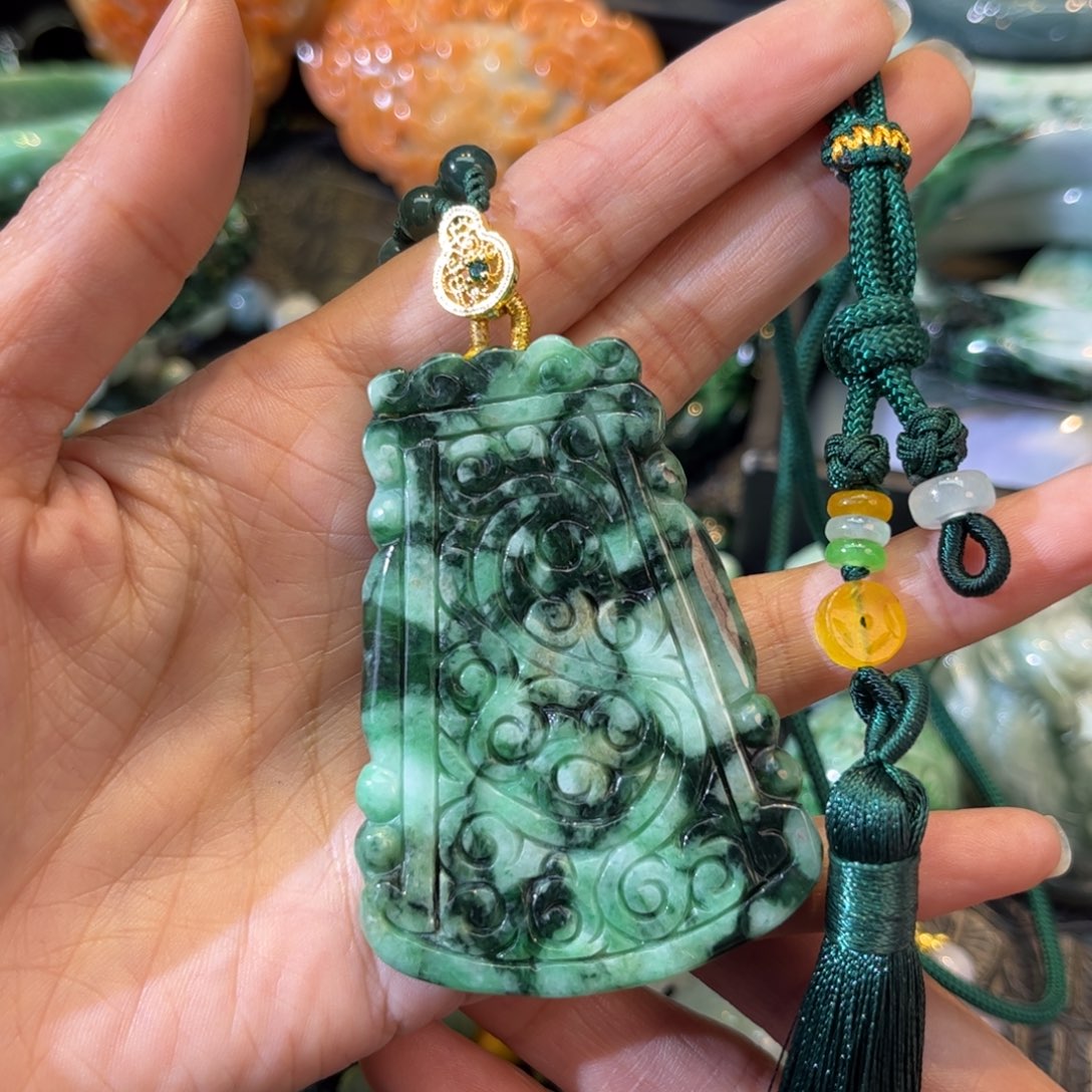 翡翠未镶嵌颈饰待编款