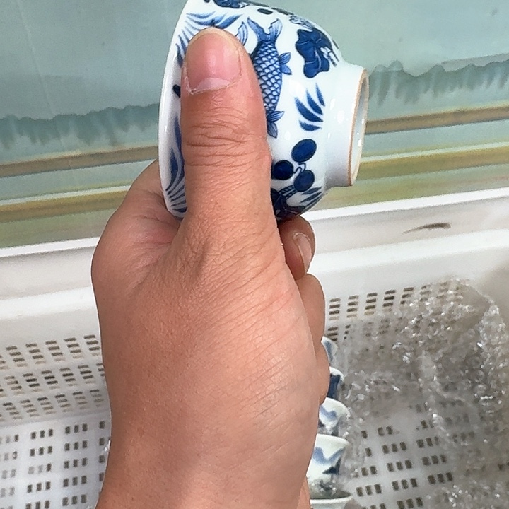 瓷片青花鱼藻主人杯