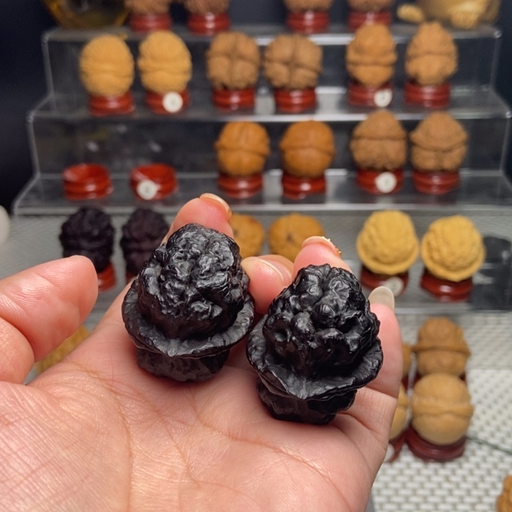 文玩核桃把件包罗万象地闷10