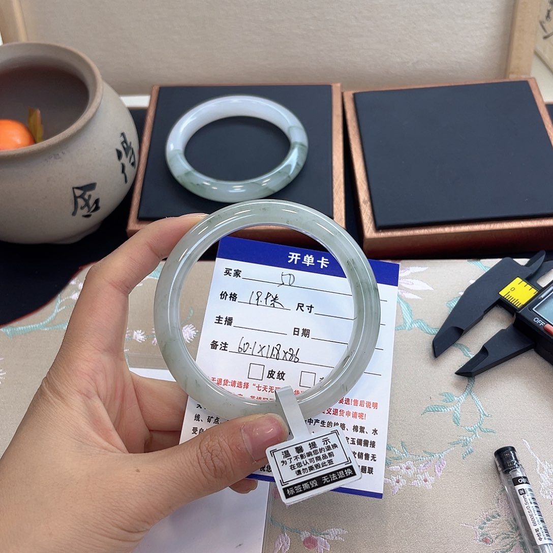 石英质玉未镶嵌手镯50