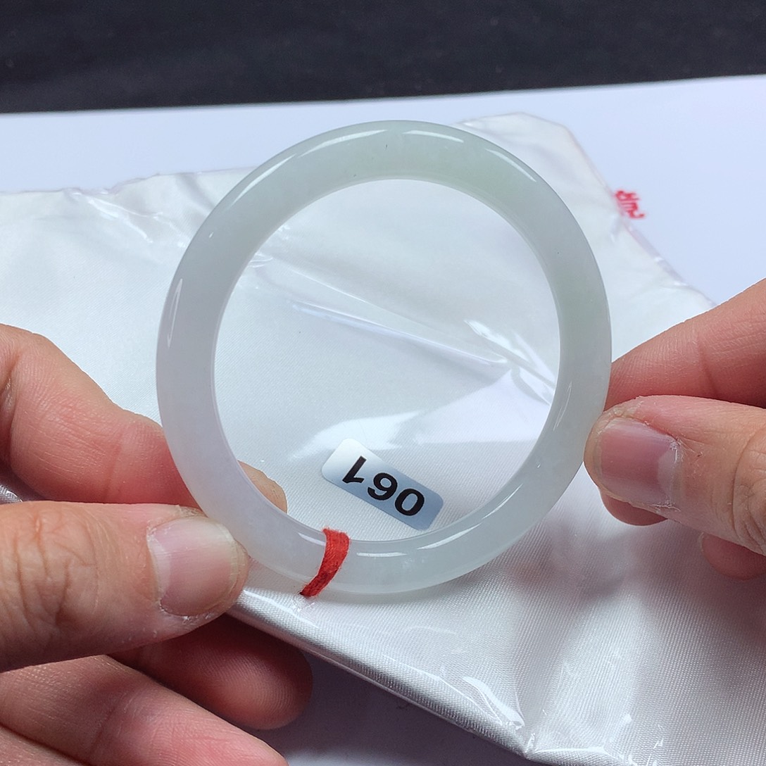 翡翠手镯未镶嵌53圆条