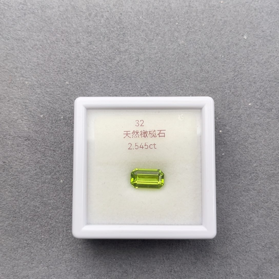 橄榄石笔搁未镶嵌天然全净无瑕