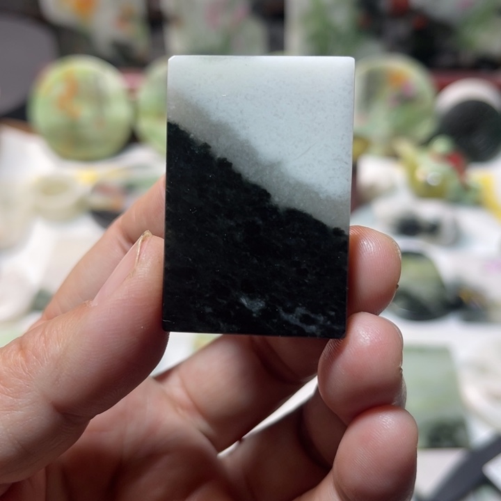 独山玉未镶嵌颈饰