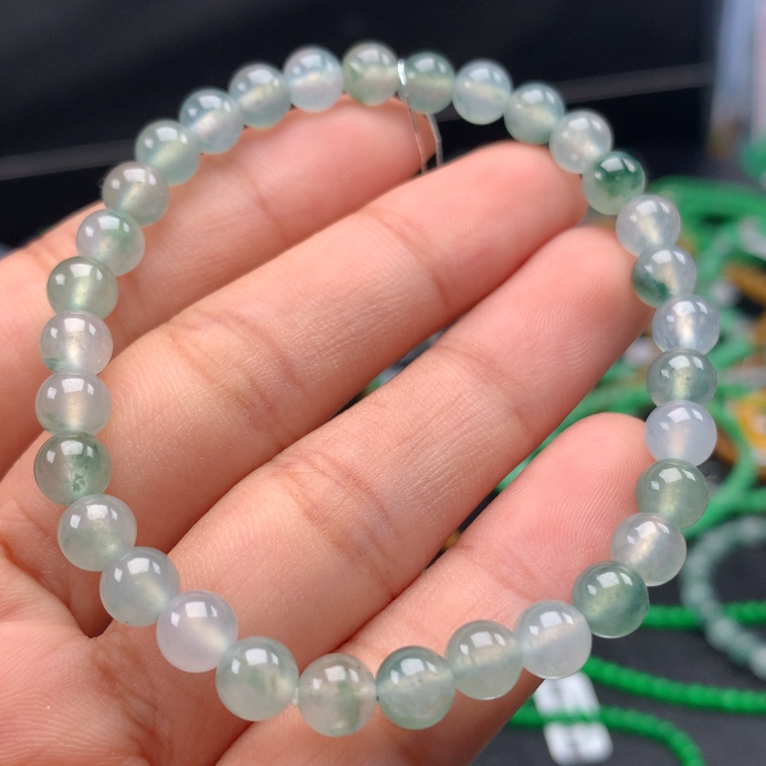 翡翠手镯未镶嵌卡