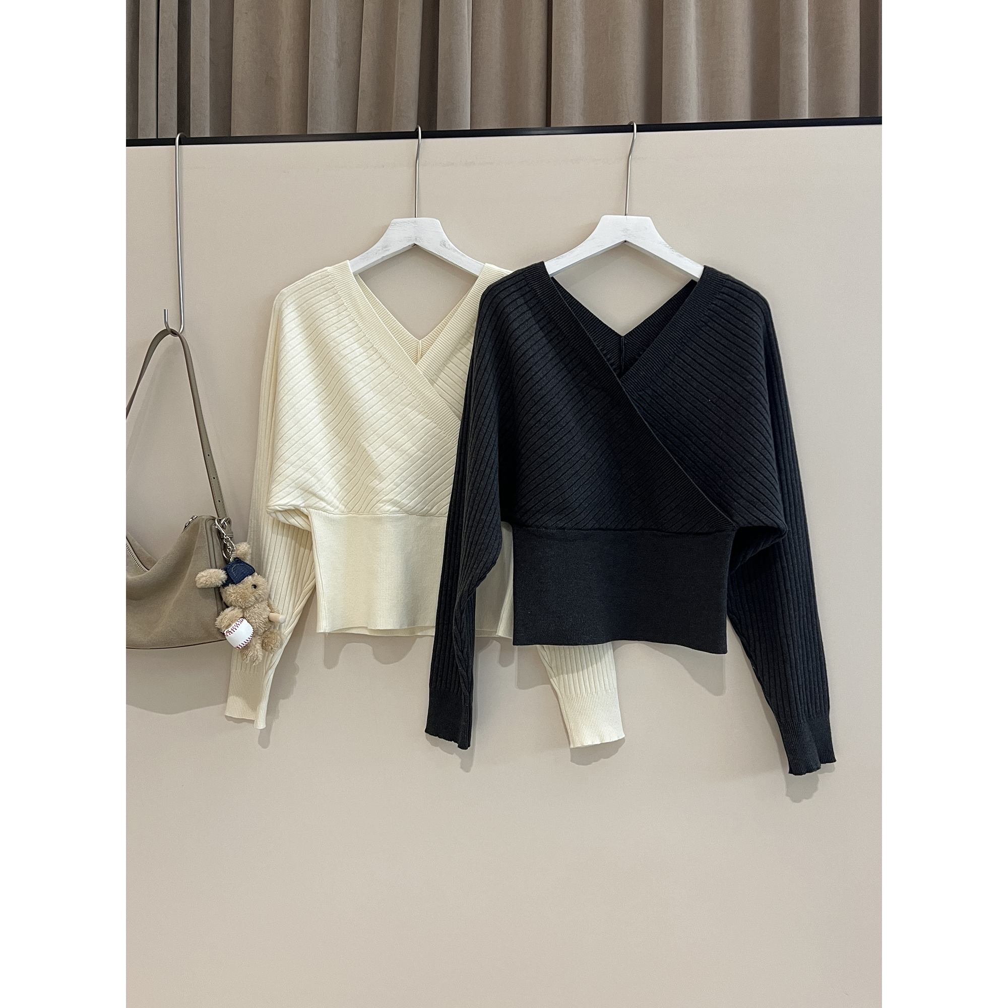 前后交叉V领针织打底衫Y360