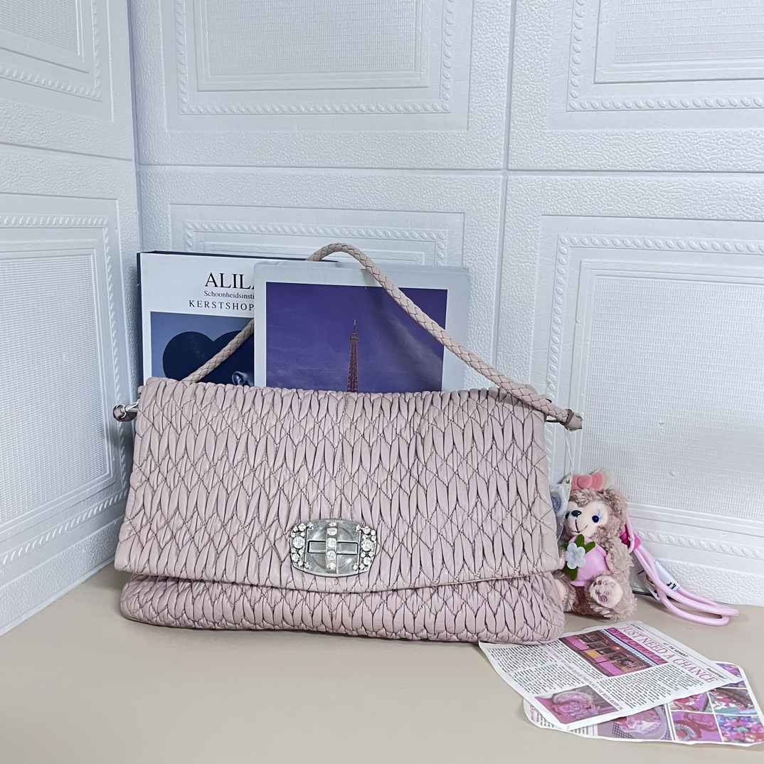 95新 MIU MIU/缪缪 粉色褶皱钻扣单肩包