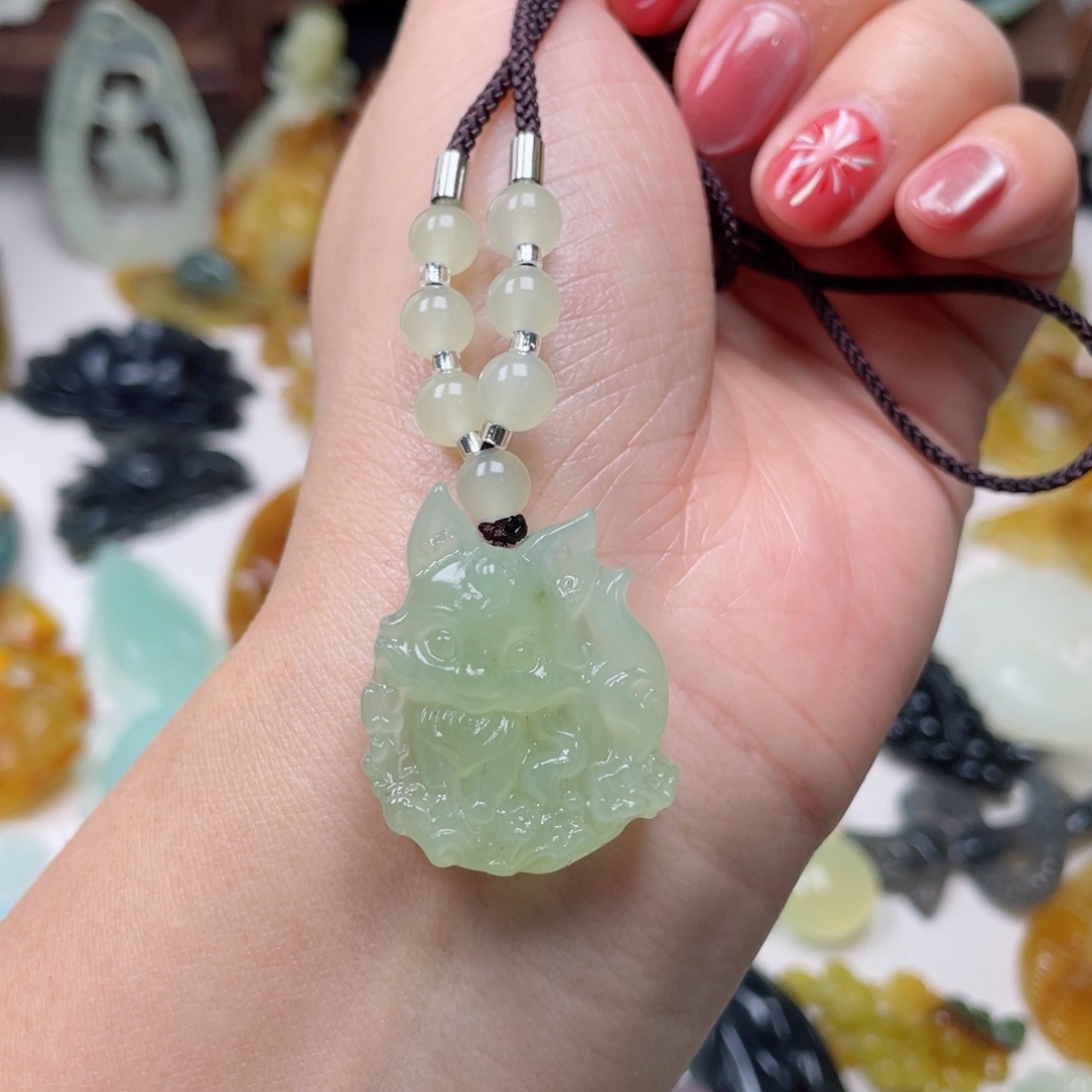 蛇纹石玉颈饰未镶嵌