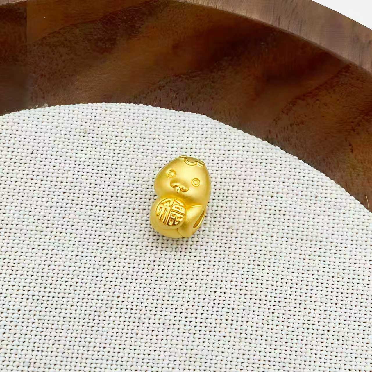 足金999 抱福卷卷蛇吊坠 0.78