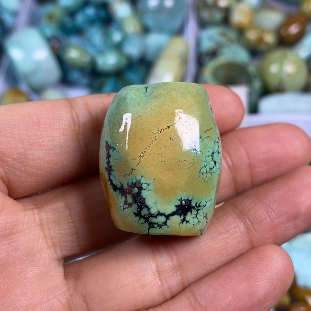 绿松石未镶嵌颈饰