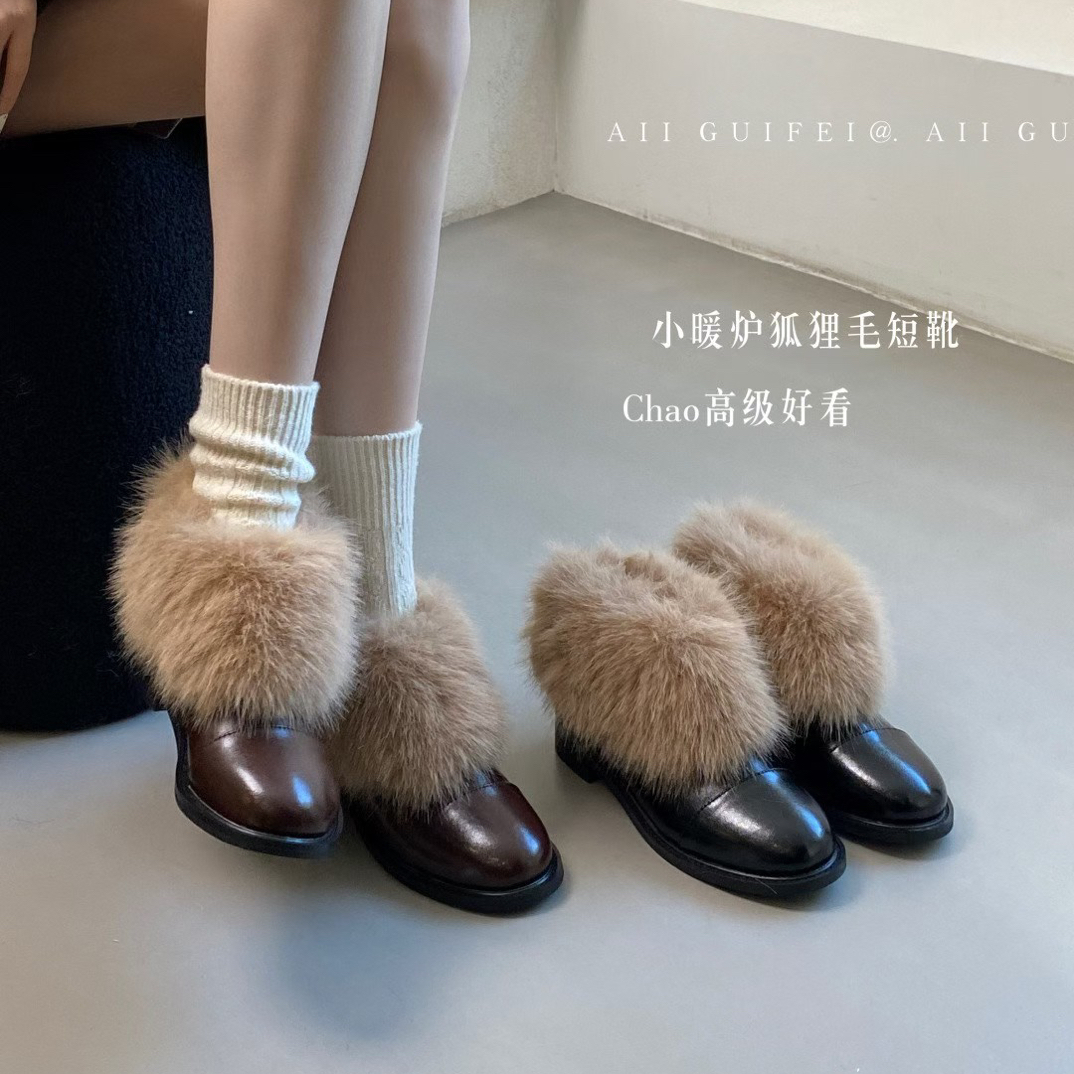 靴子时尚英伦风毛毛短靴冬季加绒保暖圆头低跟百搭棕色加厚女靴