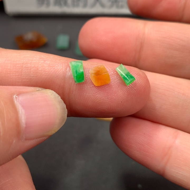 定制翡翠未镶嵌材料定制