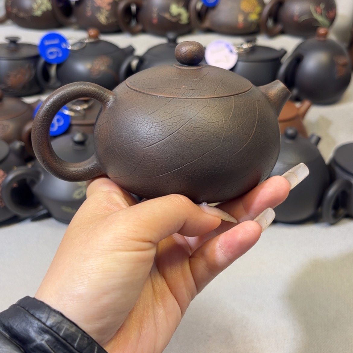 【闪购商品】红泥 叶脉纹 容量 210c c