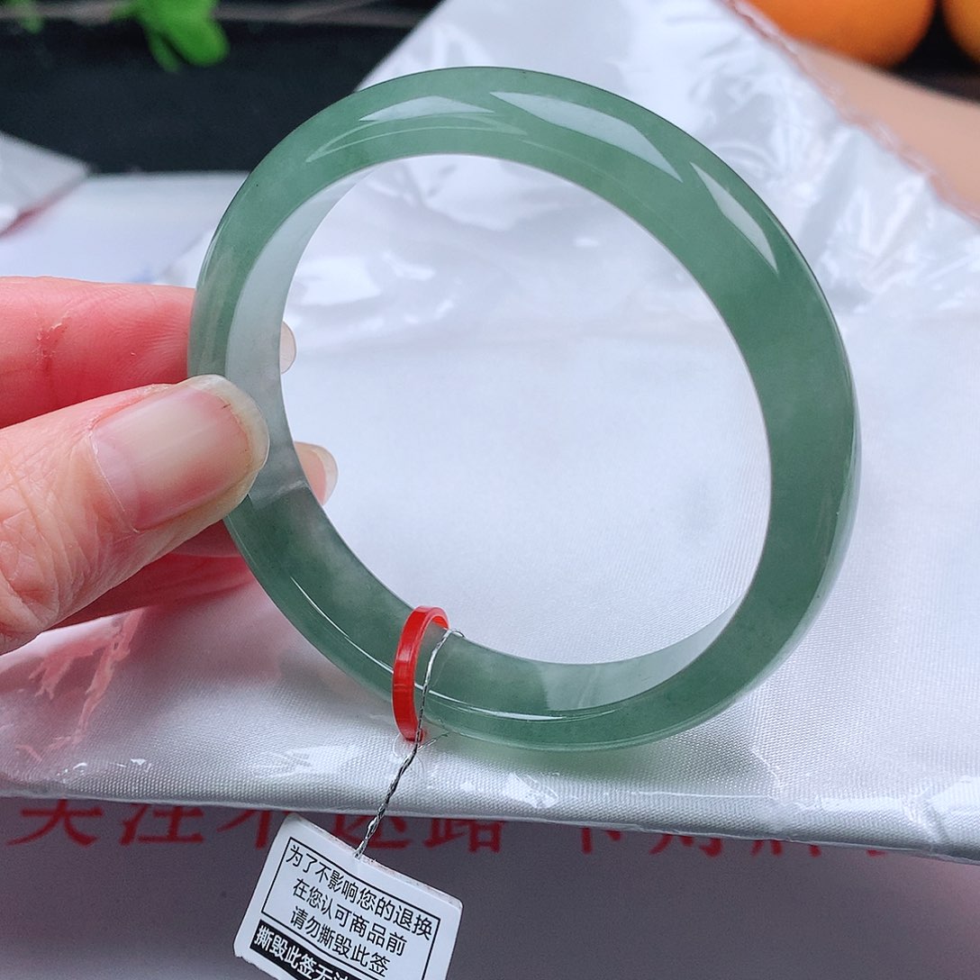 翡翠手镯未镶嵌54圈