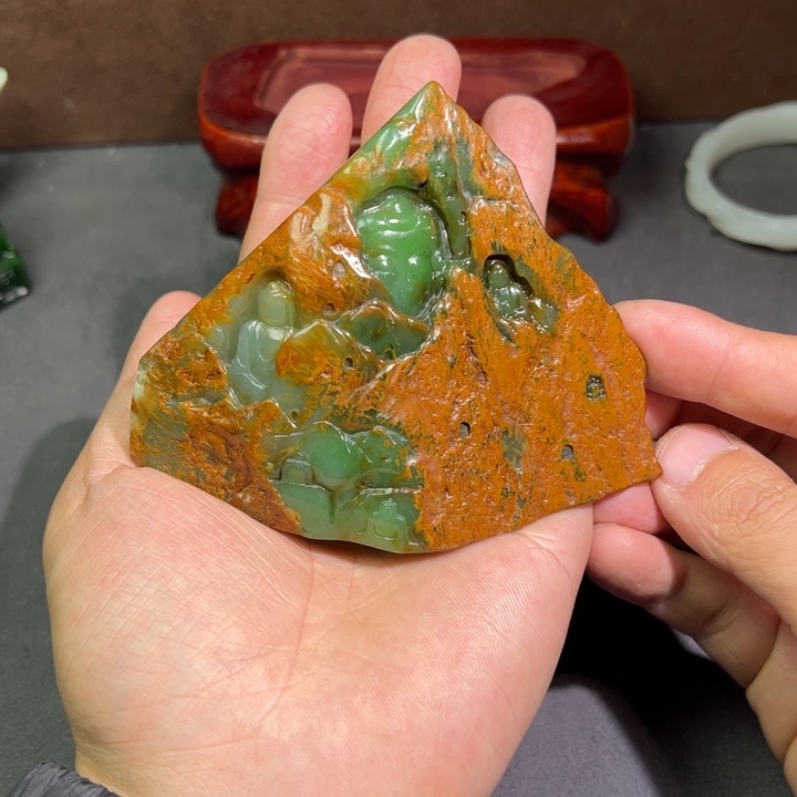 和田玉颈饰未镶嵌容****?