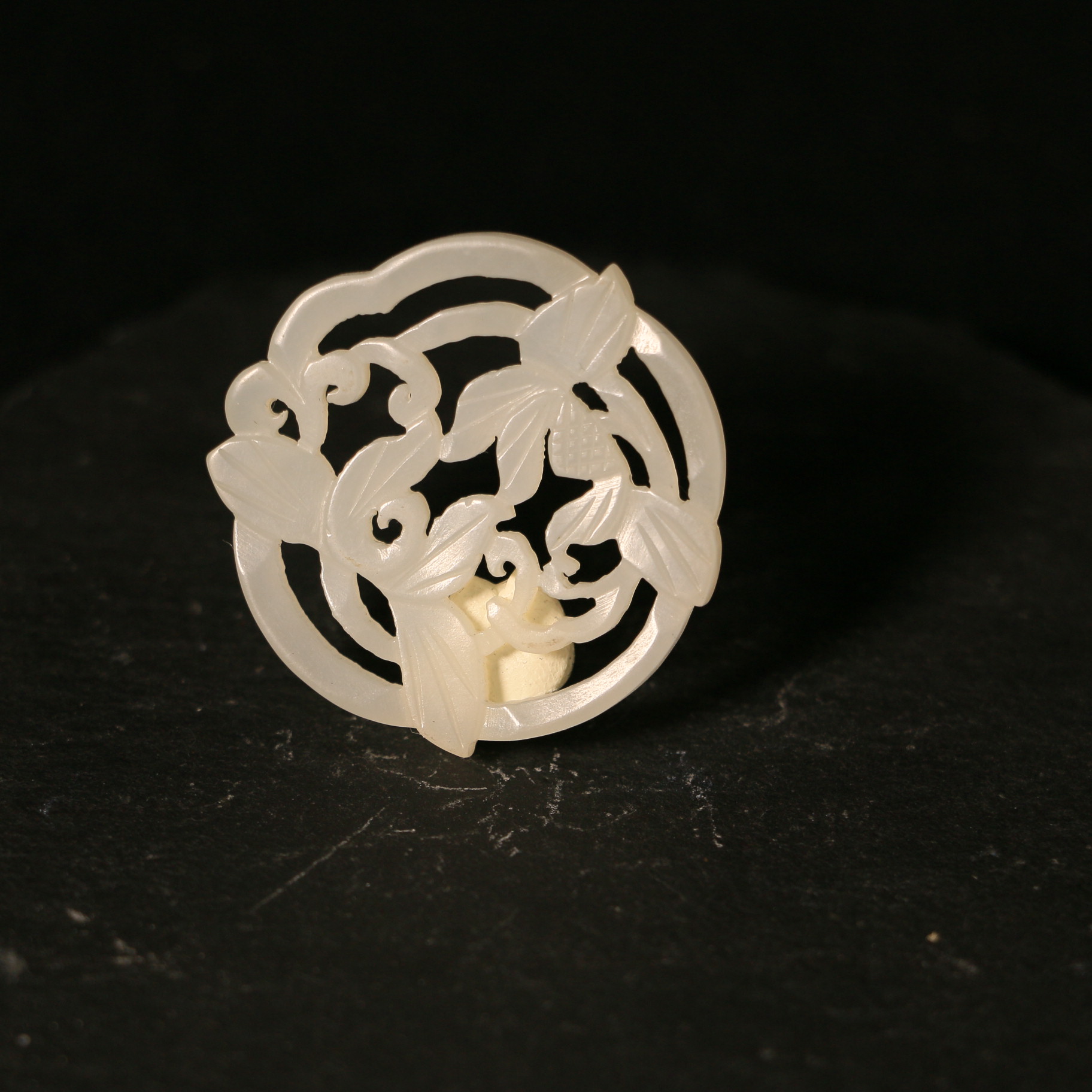 16F63 清 白玉花卉佩