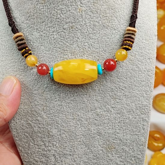 未镶嵌吊坠(赠链)蜜蜡